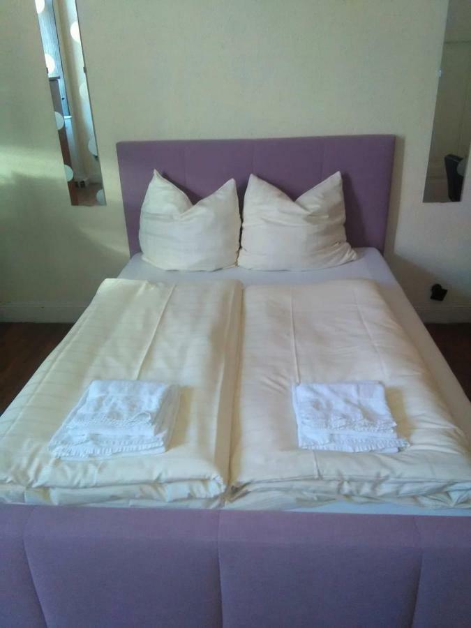Doppelbettzimmer mit Bad Kaiserslautern Exterior foto