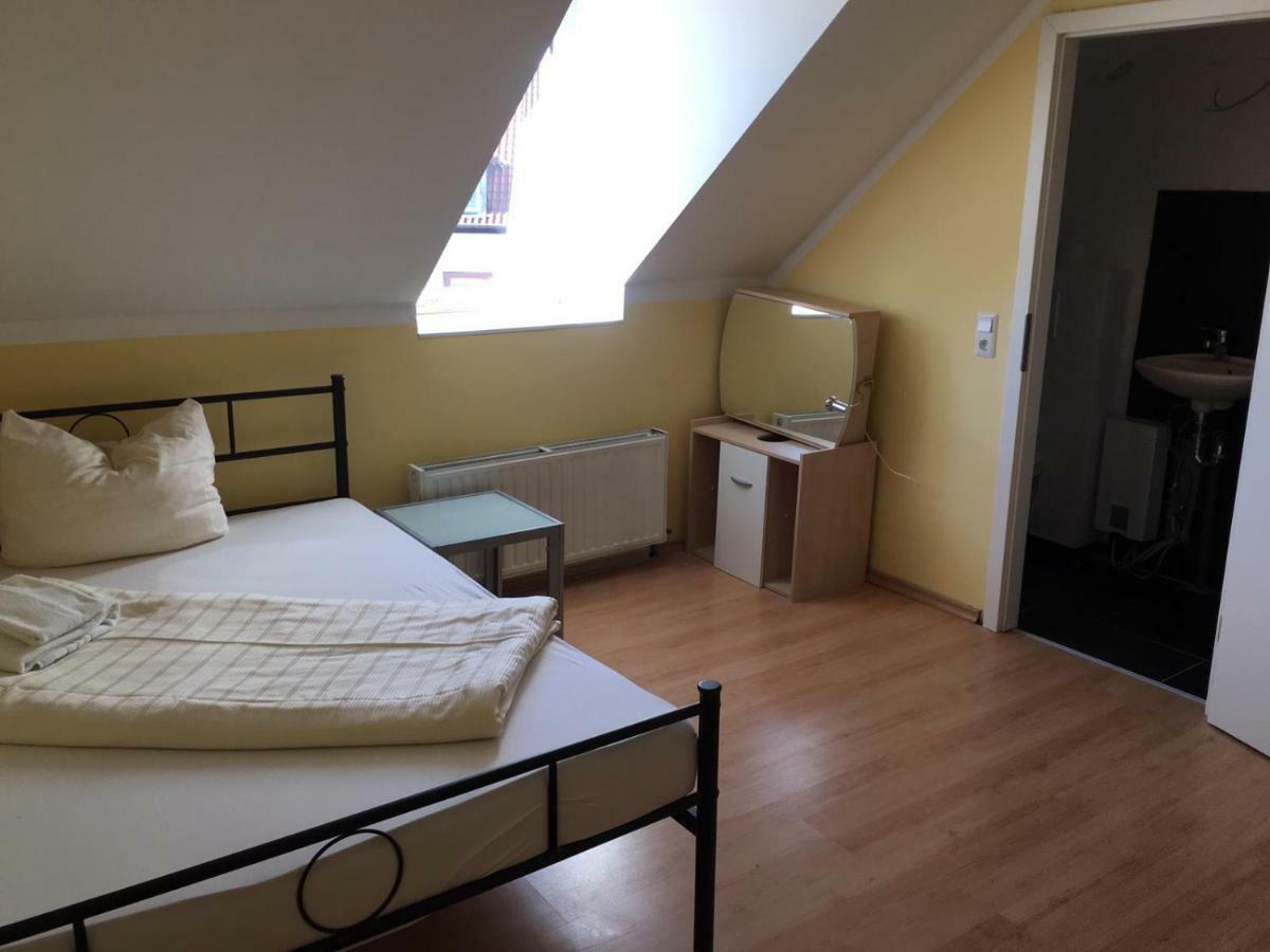 Doppelbettzimmer mit Bad Kaiserslautern Exterior foto