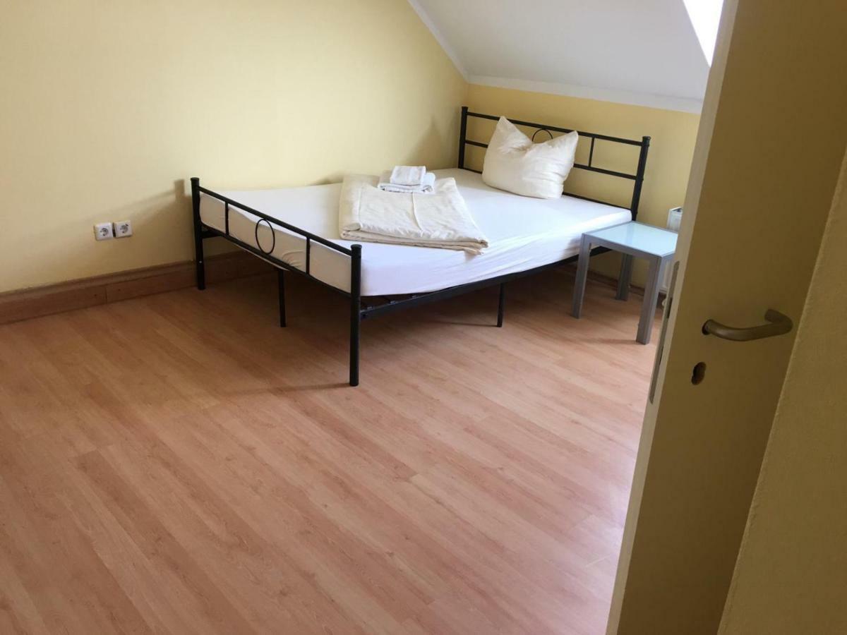Doppelbettzimmer mit Bad Kaiserslautern Exterior foto