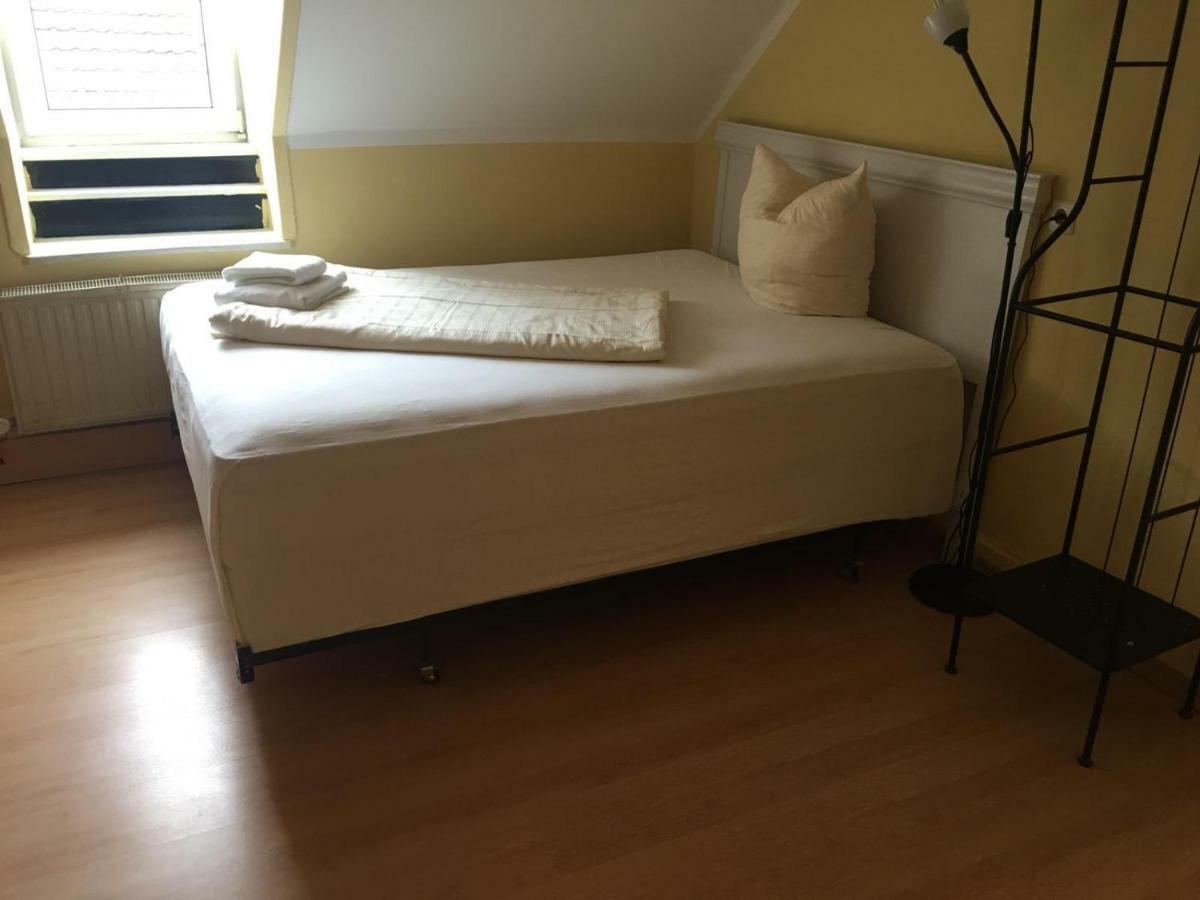 Doppelbettzimmer mit Bad Kaiserslautern Exterior foto