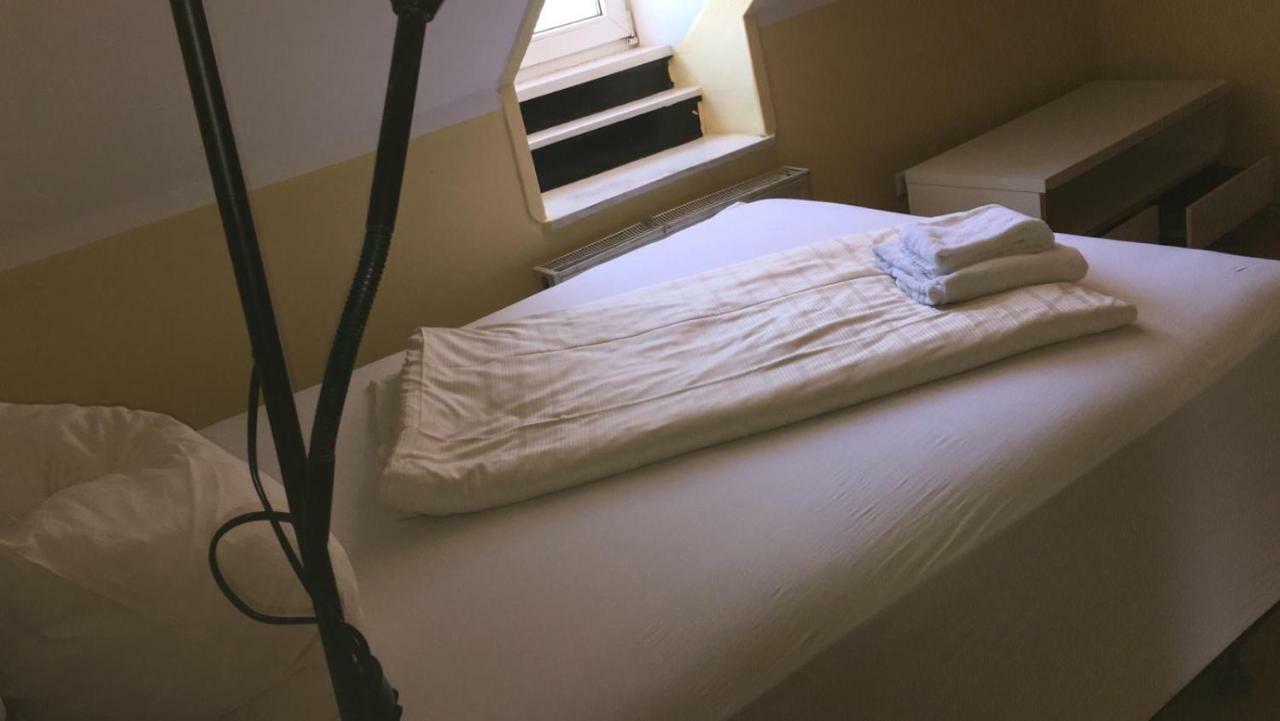 Doppelbettzimmer mit Bad Kaiserslautern Exterior foto